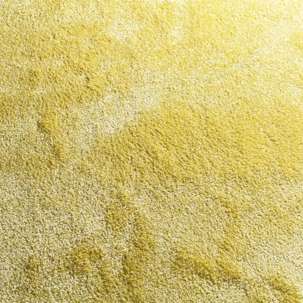 JAB Amaze 547 gelb – quadratische Draufsicht Velours-Teppichboden in gelb